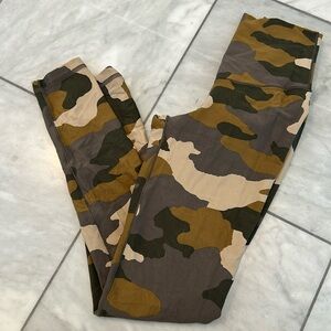 Offline by Aerie Camo Printed 7/8 Legging